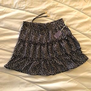 Short flowy boho skirt, elastic waist, sz M/L